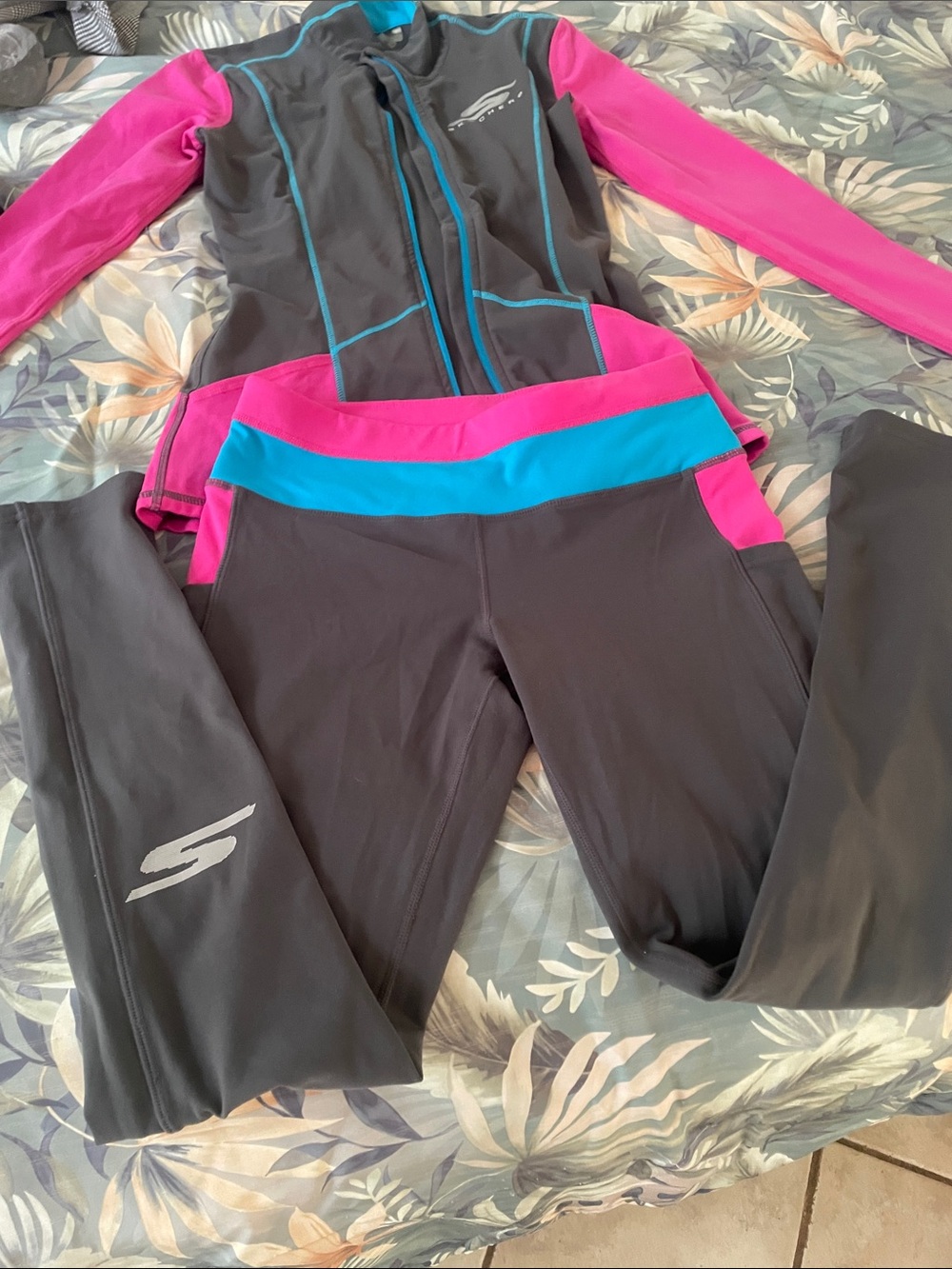 Skechers Gray Active Set with Pink Sleeves and Teal Trim